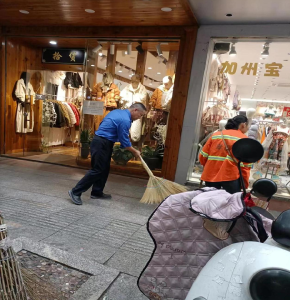 孝昌城管：开展卫生清洁大扫除营造人人参与的清洁氛围