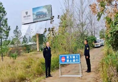 孝昌：拆除“问题”广告牌 筑牢“头顶”安全线 