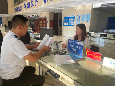 “兜底服务”帮忙  企业保工止损