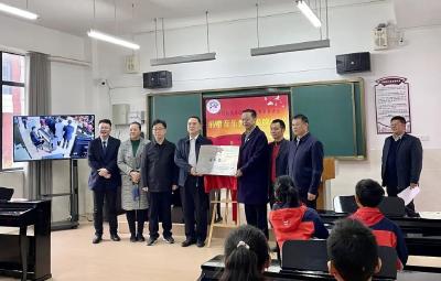 中国物流集团、美中电商贸易协会向孝昌清溪实验学校捐赠音乐教室