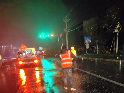 风雨中： 孝昌公路人快速处置保畅通