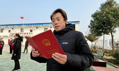 孝昌颁发首批15户土地承包经营权不动产权证书