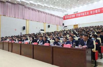 孝昌县第七届人民代表大会第三次会议第二次全体会议召开