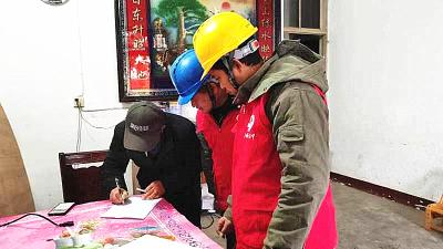 孝昌：踏雪迎风战寒潮 全力以赴保供电