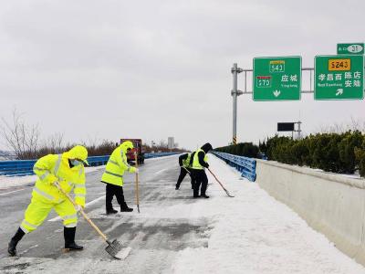 闻“令”而动 向“雪”而行 孝昌西收费站“雪豹”小分队在行动