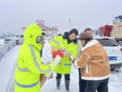 孝昌：抗冰战雪不停 温馨服务不止