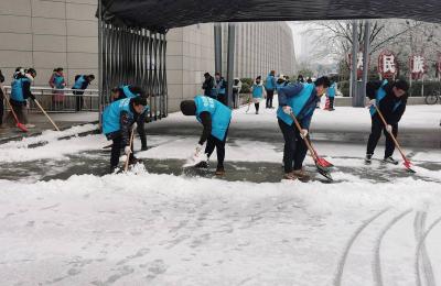 【特别报道】“冰路”上的孝爱善举——有力应对低温雨雪冰冻灾害的“孝感群星”