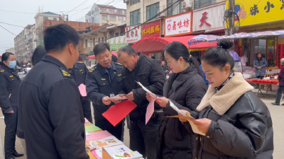 孝昌县市场监管局到周巷镇开展消费者权益保护宣传活动