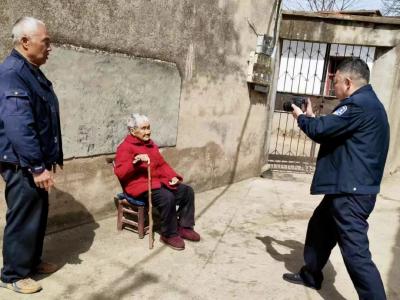 暖心！孝昌公安民警上门为百岁老人补办身份证