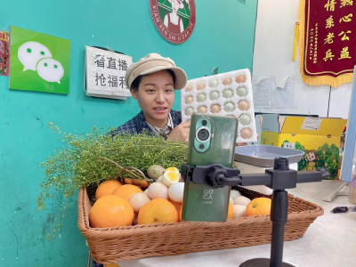 小河镇鸡蛋姐直播带货忙！