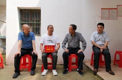 省委政法委到孝昌县慰问“全国见义勇为勇士榜”勇士武庆涛