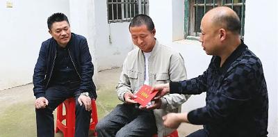 登上“全国见义勇为勇士榜”的武庆涛 家里来了新客人