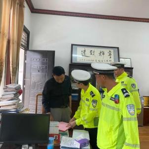平安出行 幸“盔”有你！孝昌交警开展“一盔一带”主题宣传活动