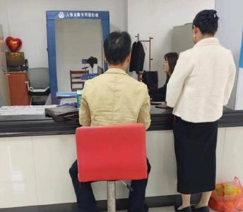 孝昌邹岗：“五一”节日不打烊，服务群众不走样