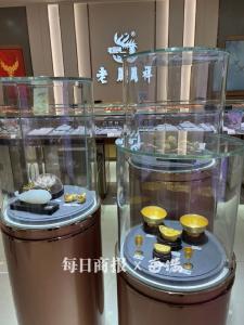 金价一夜大跌4%！不少人进入“观望”模式…