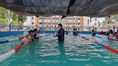 孝昌王店：暑假游泳课 安全又快乐！