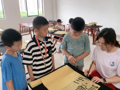 孝昌：书法艺术课程点亮孩子暑期生活