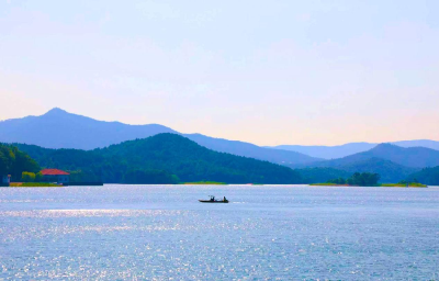 孝昌：清理河湖垃圾，促“水清 、岸绿、景美”