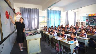 全国模范教师闵伟林：扎根乡村二十载 甘做春泥护花香