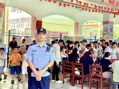 孝昌公安全力护航开学季
