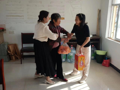 孝昌王店：拾金不昧 群众感恩赠礼