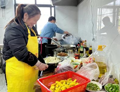 孝昌花西三和村“幸福食堂”开业 老年人家门口吃上“暖心餐”