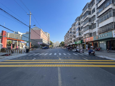 孝昌：学校门口的路面变宽了 孩子们上学更方便了