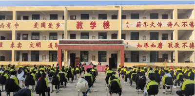 与法同行健康成长——孝昌县邹岗镇卢管中学召开法治安全教育大会
