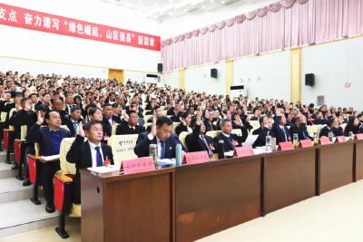 务实重行 忠诚履职——孝昌县七届人大四次会议第二次全体会议侧记