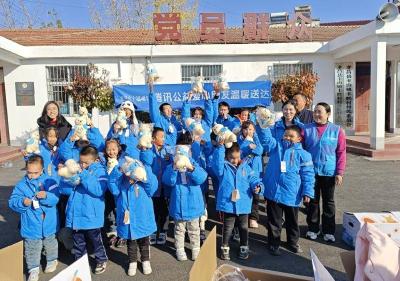 孝昌丰山：好暖心！20名儿童收到暖冬礼物