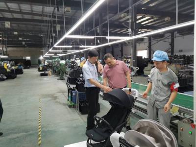湖北孝昌农商银行营业部为童车特色产业加速添翼