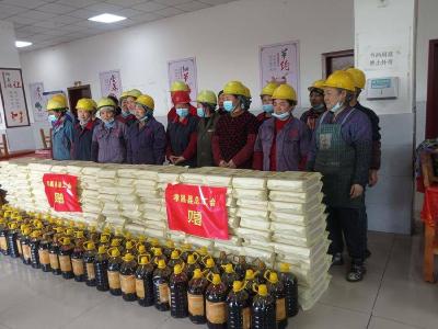 孝昌：冬日送暖进企业 情系职工递关怀  