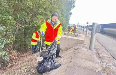 孝昌：爱路护路 青春同行  