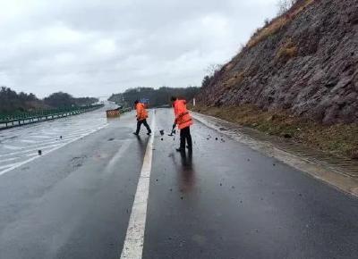 念好“清补护排”四字诀，孝昌铸就公路养护“硬功夫”！