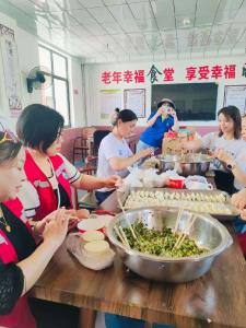 端午最暖打开方式：福利院老人畅享“舌尖上的端午”