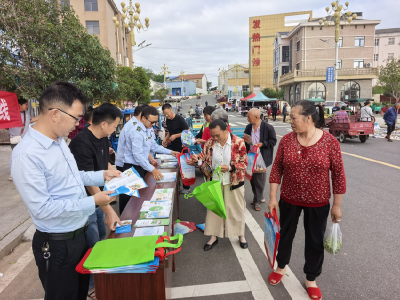 孝昌卫店：政策宣传零距离 集市服务暖民心