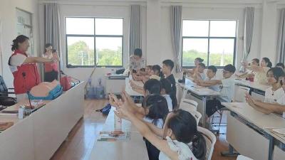 孝昌王店：爱心托起孩子安全 急救点亮暑期生活
