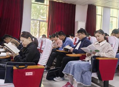 在晨光中感受书香！孝昌县委党校“静读半小时”活动 学员：比刷手机充实多了