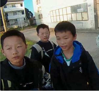 孝感孝昌：两名学生拾金不昧 民警专程到校表扬！