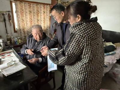 孝昌倾心办事解民忧 上门服务暖民心