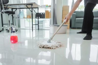 拖完地总有股腥臭味，到底咋回事？