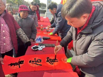 观音湖旅游区：笔墨送福暖意融 红色传承年味浓 