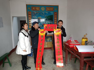 孝感孝昌：上门送福暖人心 春联到家情更浓 