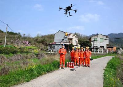 10分钟快速处置  无人机挂弹演练防山火