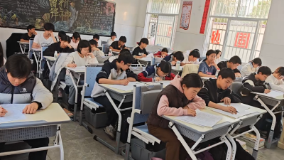 孝昌白沙：学生们有了新午休课桌椅