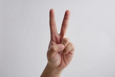 紧急提醒！今天起，拍照再也别比剪刀手了