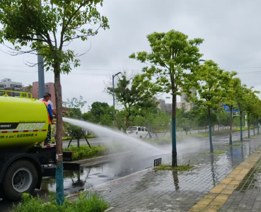 孝昌环卫：雨停路净 守护城市整洁容颜