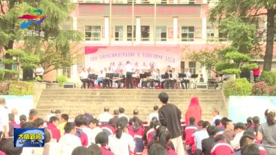 东新乡举办“喜迎国庆 欢度中秋”文艺汇演活动