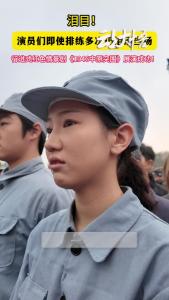 泪目！演员们即使排练多次仍泪洒当场，行进式红色情景剧《1946中原突围》展演成功！#大别山上红旗飘