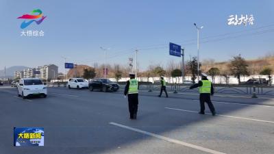 大悟交警严查超载违法行为 筑牢道路安全防线